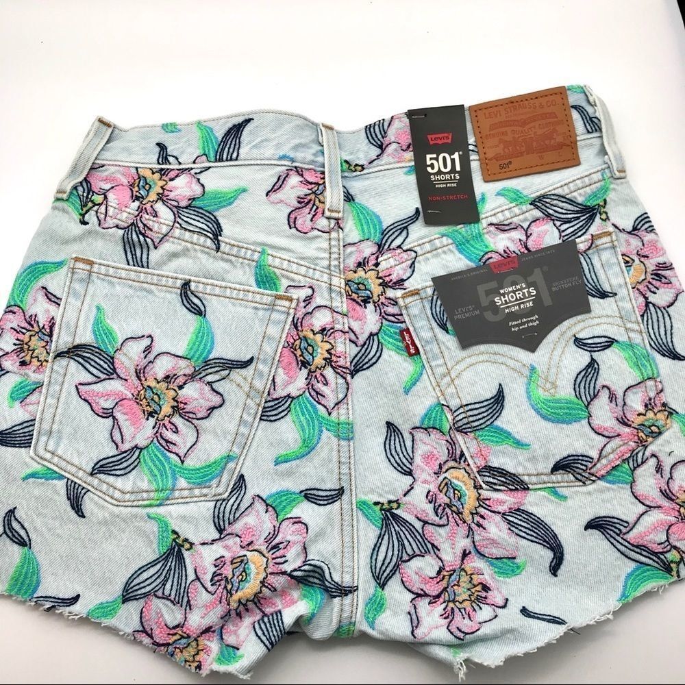 Levi’s 501 Hella Bloom Cut-Off High-Rise S…